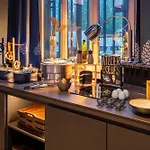 Western Premier Le Chapitre And