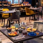 Hotel Western Premier Le Chapitre And