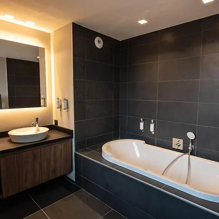 Western Premier Le Chapitre And מלון