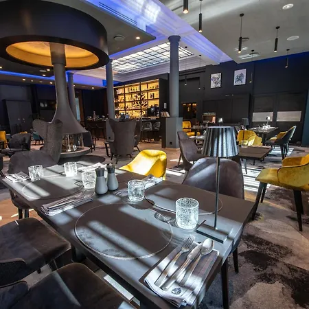 Hotel Western Premier Le Chapitre And 4*