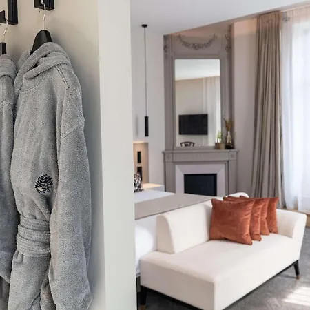 Hotel Western Premier Le Chapitre And 4*