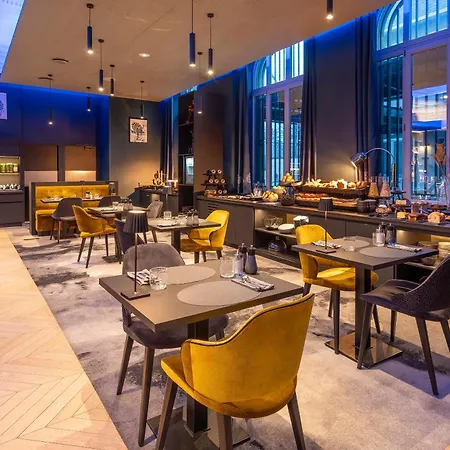 Hotel Western Premier Le Chapitre And 4*