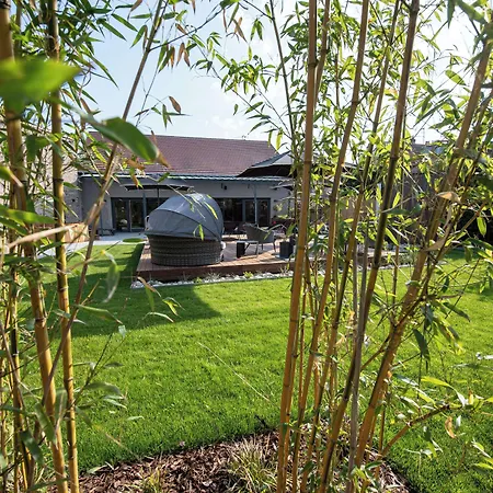 מלון Western Premier Le Chapitre And רמירמון