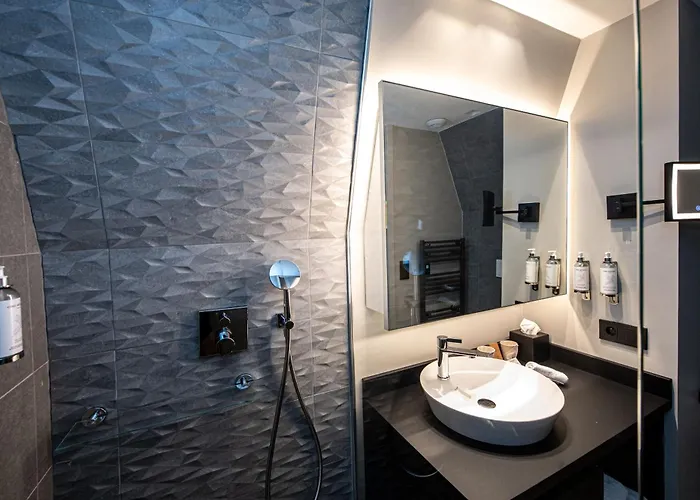 Western Premier Le Chapitre Hotel&spa Hotel 4*