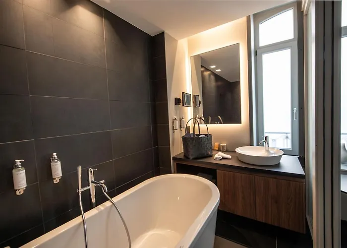 Hotel Western Premier Le Chapitre And