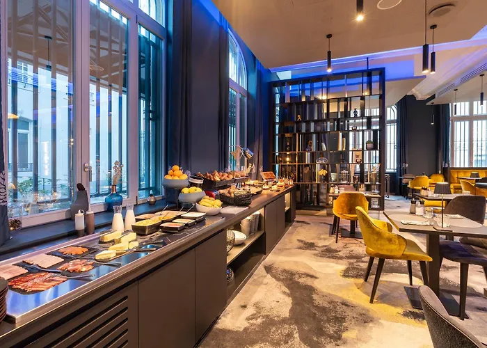 Hotel Western Premier Le Chapitre And 4*