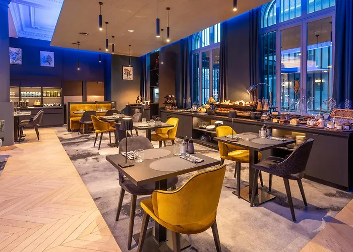 Hotel Western Premier Le Chapitre And 4*